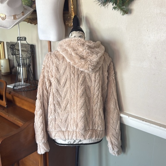 Los Angeles California Tan Fuzzy Sherpa Hoodie - Picture 5 of 5
